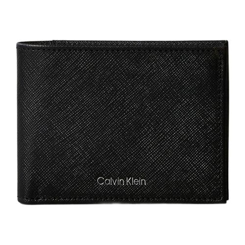 Billetera bifold Calvin Klein negra con textura saffiano para hombre