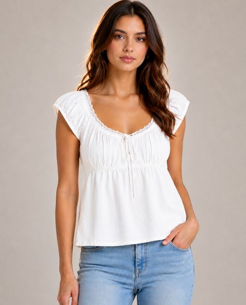 Blusa con textura y detalles de encaje