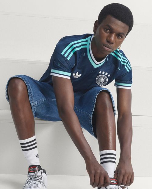 Camiseta deportiva Adidas Alemania away 26 azul estampada para hombre