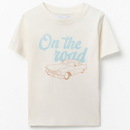 Camiseta blanca estampada con automóvil para niño