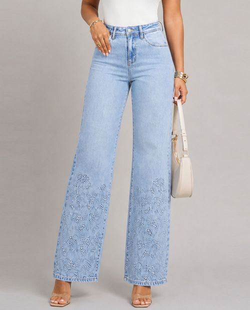 Jeans straight denim con bordado celeste