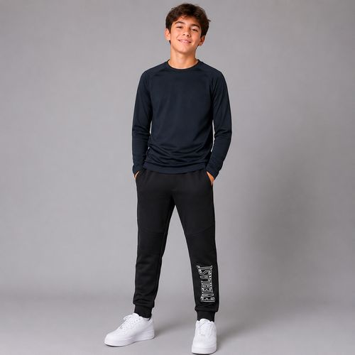 Camiseta negra deportiva para niño