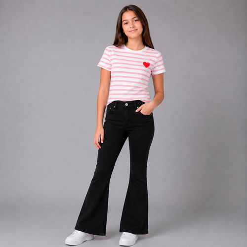 Camiseta bicolor rayada con aplique de corazón para niña