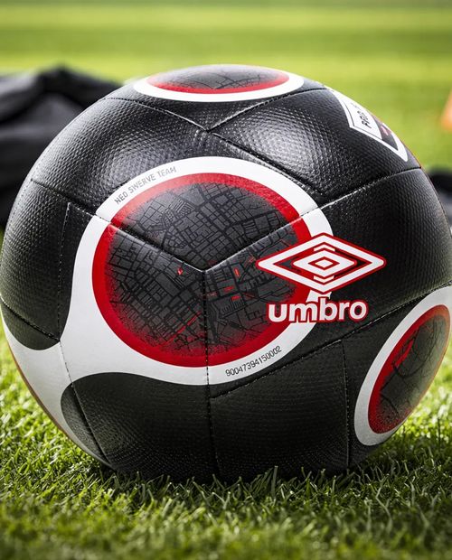 Umbro Neo Swerve Equipo FIFA #5 Negra